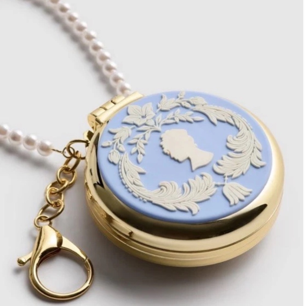 Primark Bridgerton Viral Makeup Compact Mirror - Picture 3 of 3